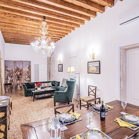Ca' San Beneto Completely Refurbished In A Fabulously Central Area Venesia Bagian luar foto
