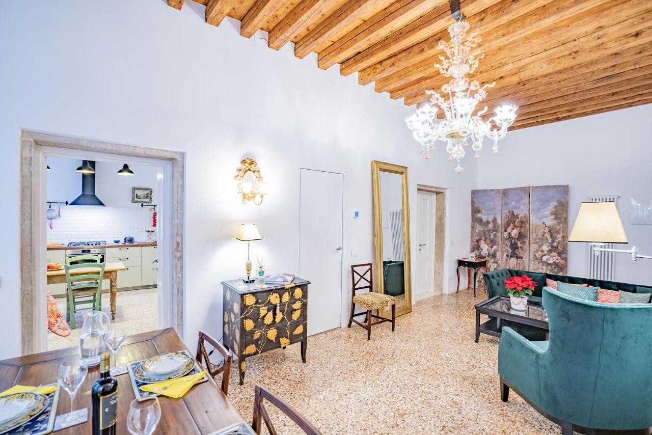 Ca' San Beneto Completely Refurbished In A Fabulously Central Area Venesia Bagian luar foto