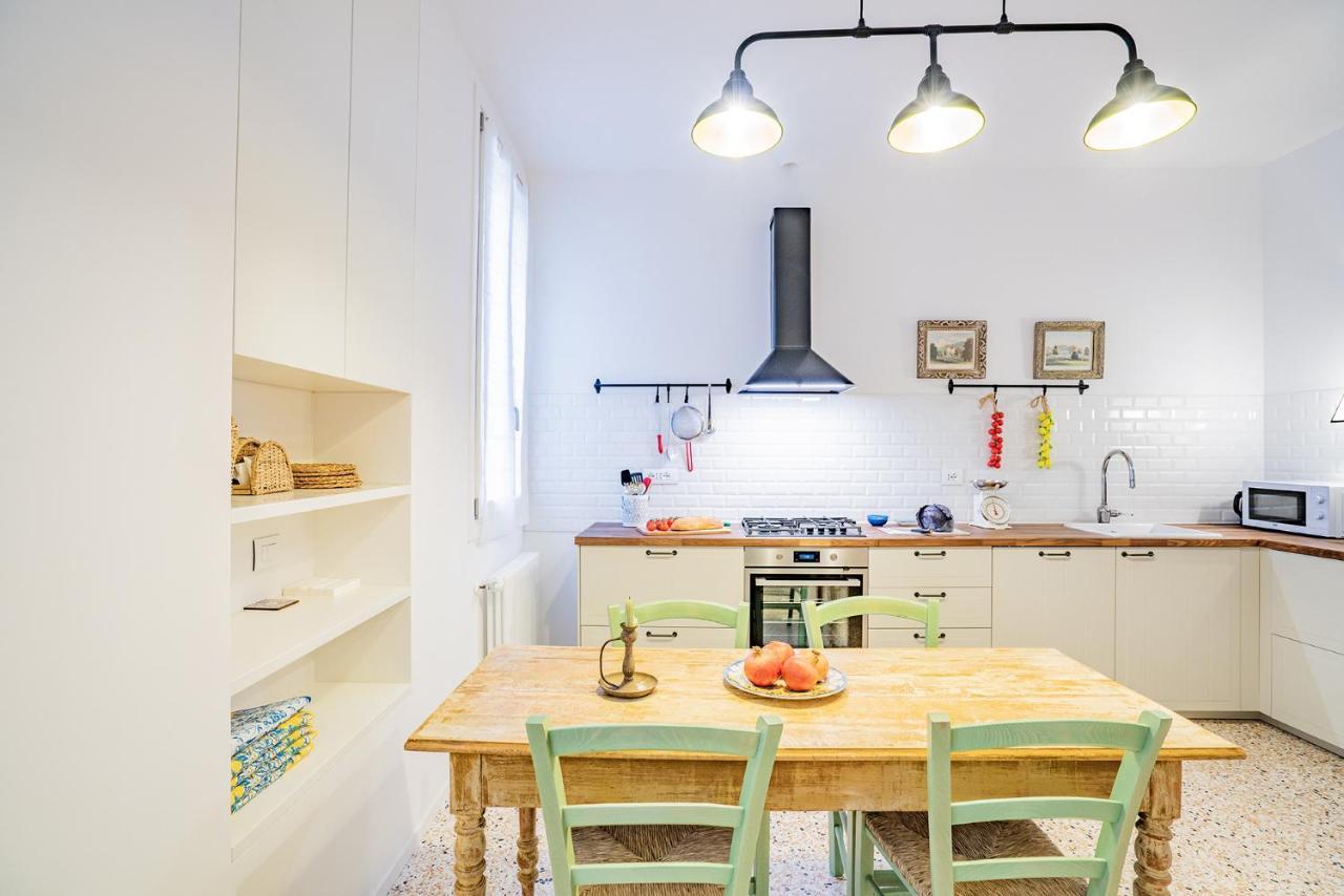 Ca' San Beneto Completely Refurbished In A Fabulously Central Area Venesia Bagian luar foto