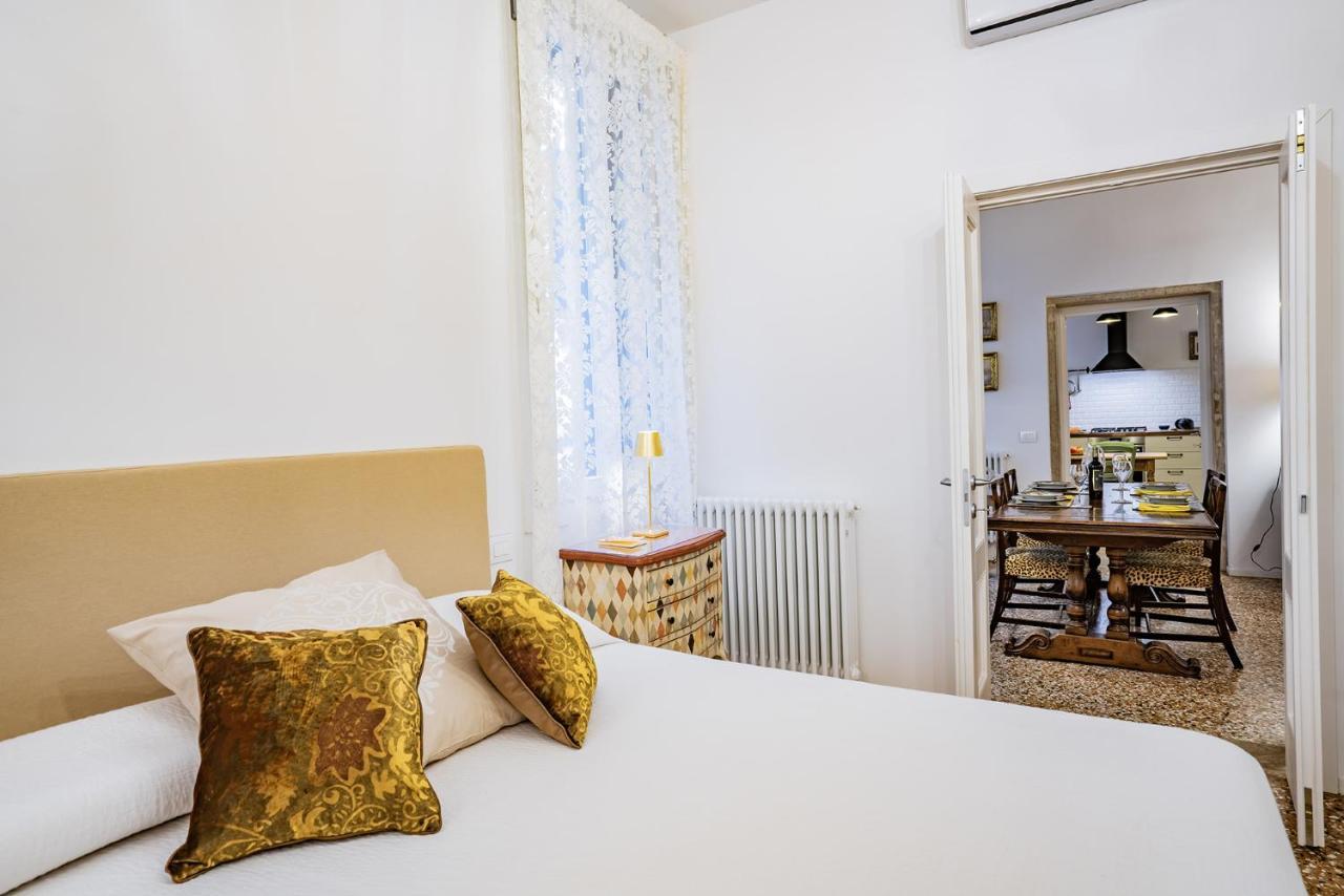 Ca' San Beneto Completely Refurbished In A Fabulously Central Area Venesia Bagian luar foto